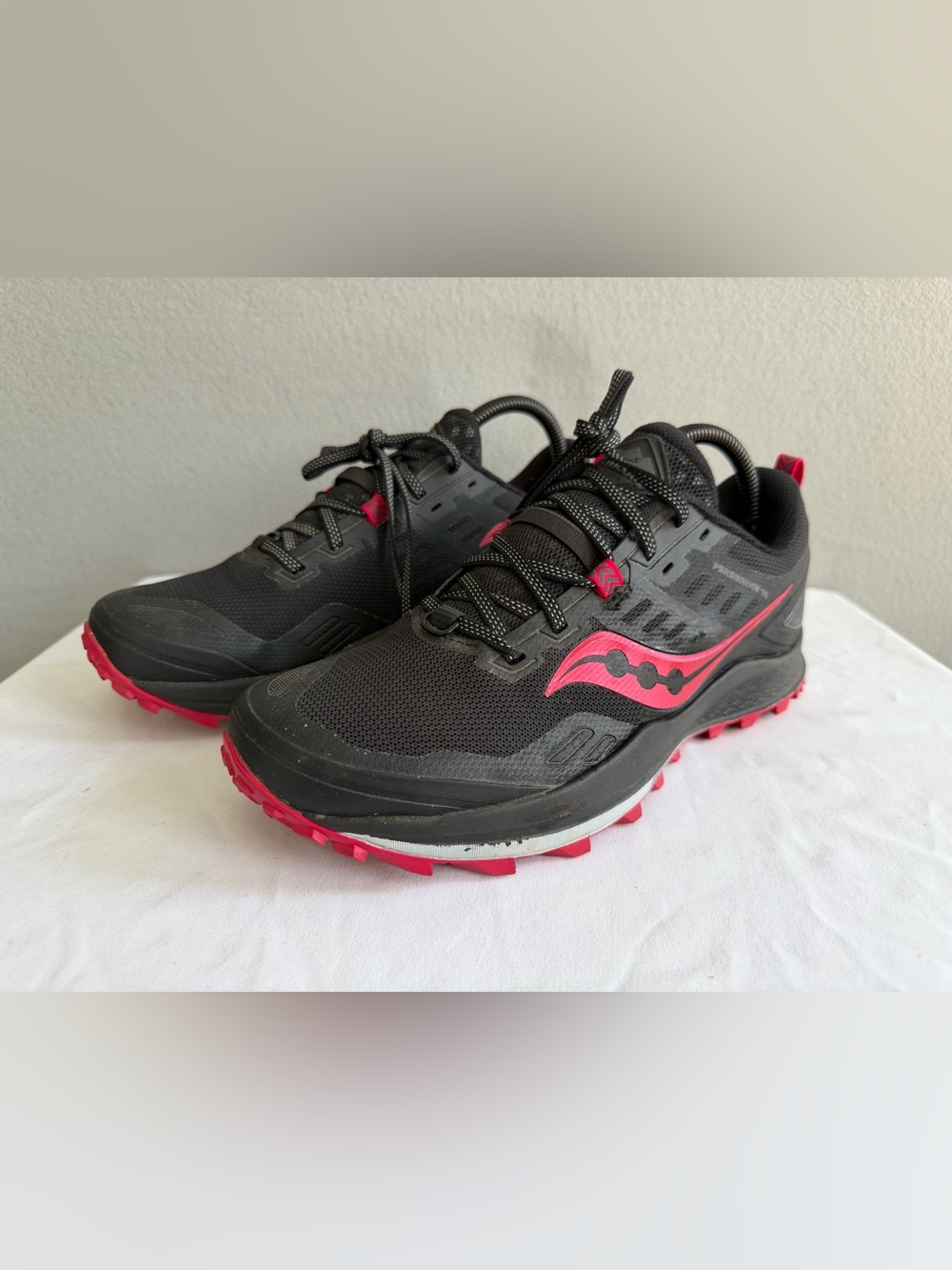 Saucony Peregrine 10 Trail Running Shoes s9 Women’s Black/Red S10556-20